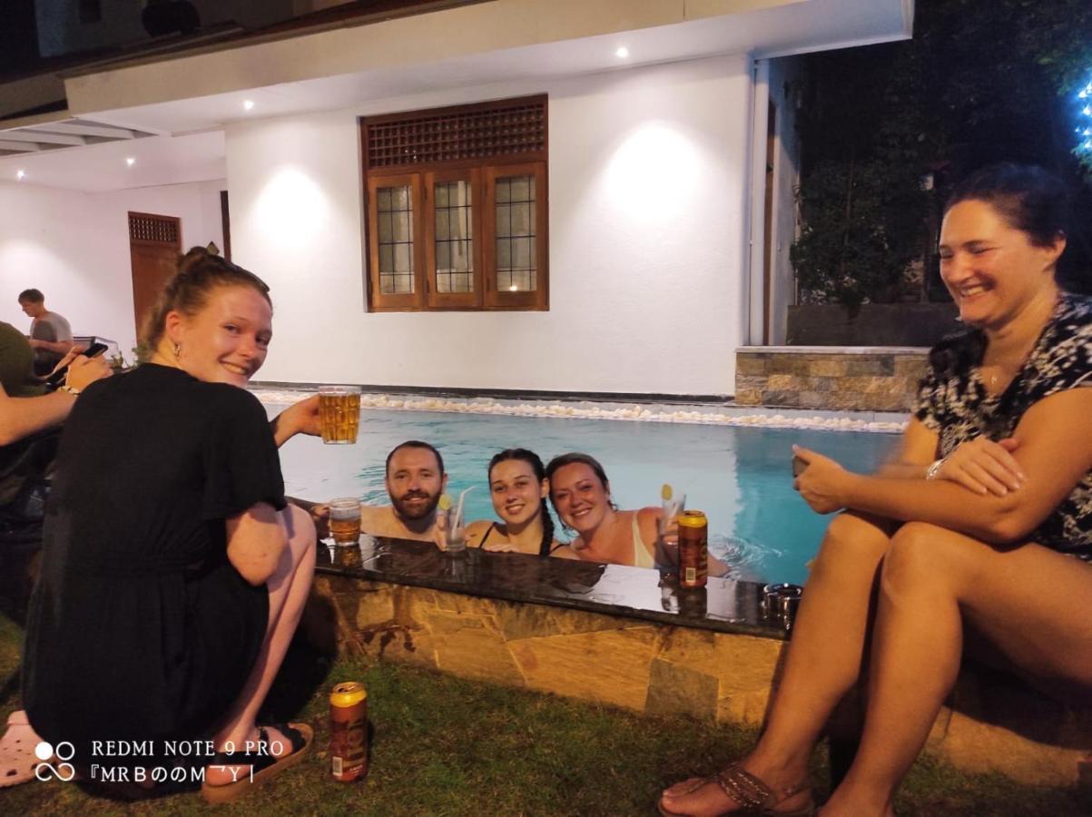 Suriya Arana Bed & Breakfast Negombo Luaran gambar
