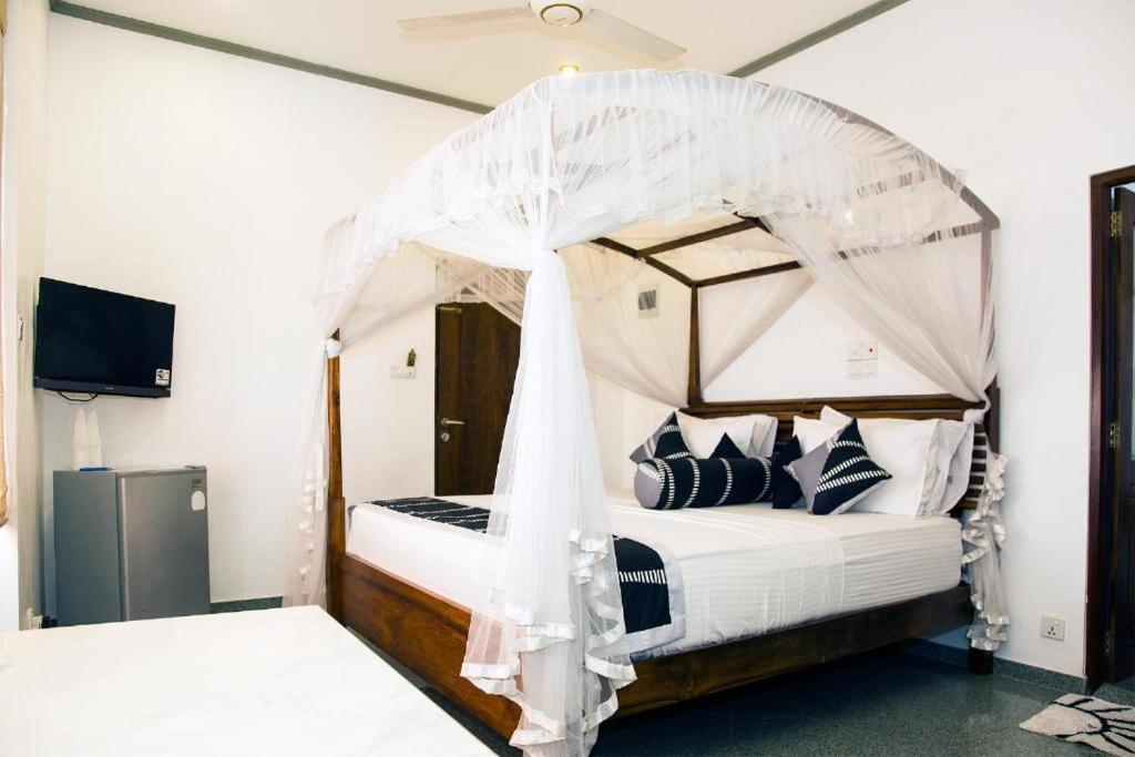 Suriya Arana Bed & Breakfast Negombo Luaran gambar