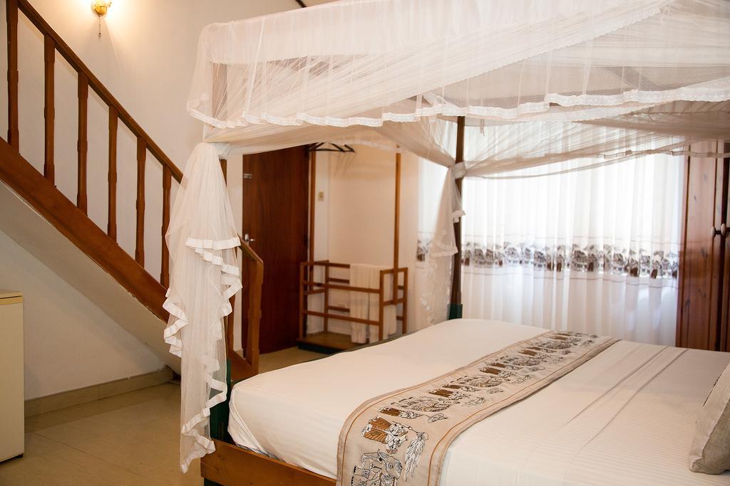 Suriya Arana Bed & Breakfast Negombo Luaran gambar